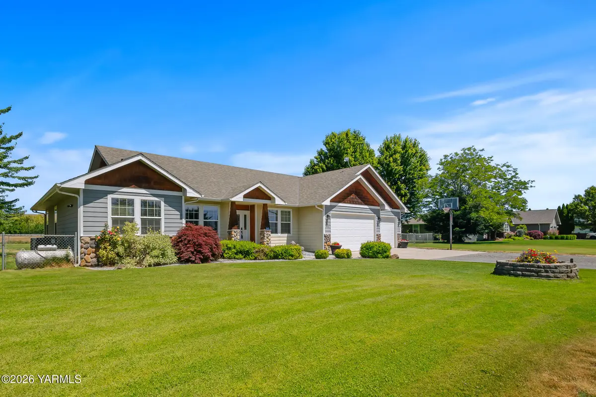 245 El Rio Dr, Yakima, WA 98908 - #1