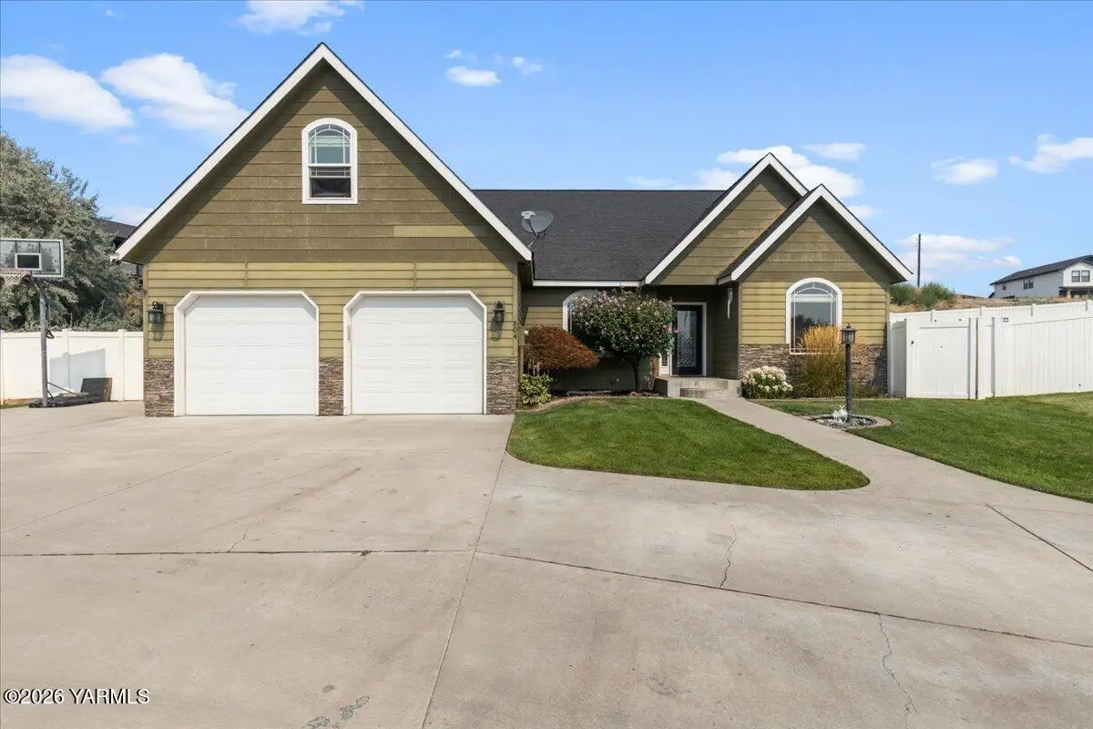 504 Virginia Ct, Zillah, WA 98953 - #1