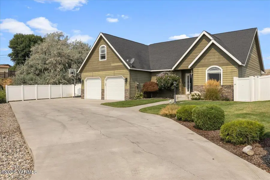 504 Virginia Ct, Zillah, WA 98953 - #2