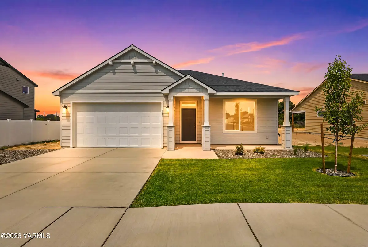 501 Sapphire Ave, Grandview, WA 98930 - #1