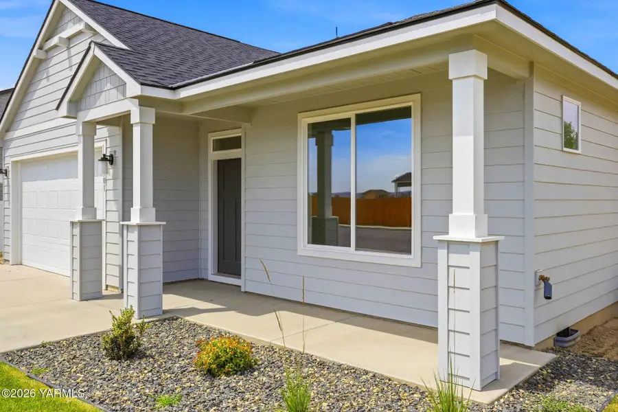 501 Sapphire Ave, Grandview, WA 98930 - #3