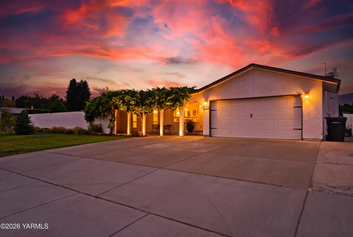 8907 W Yakima Ave, Yakima, WA 98908 - #1