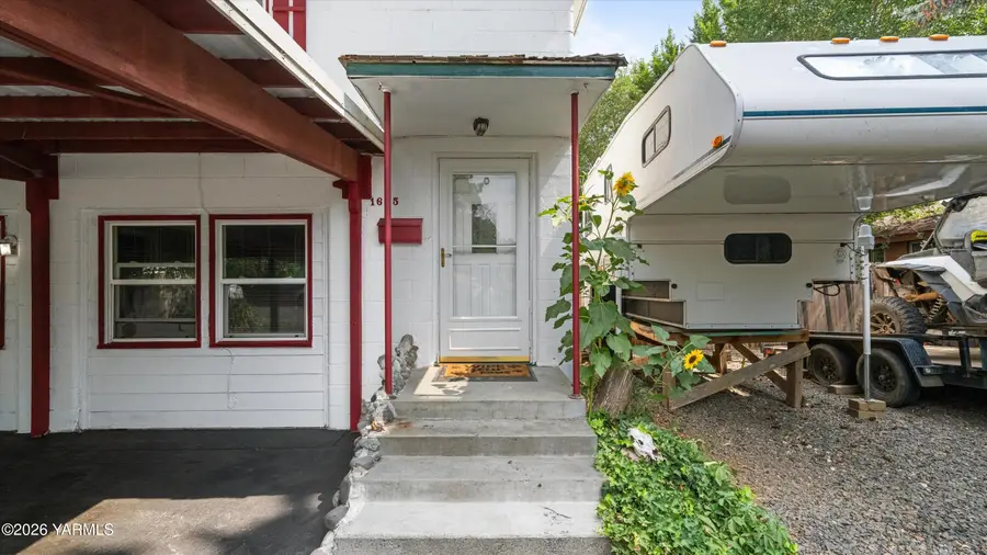 1605 S 15th Ave, Yakima, WA 98902 - #3