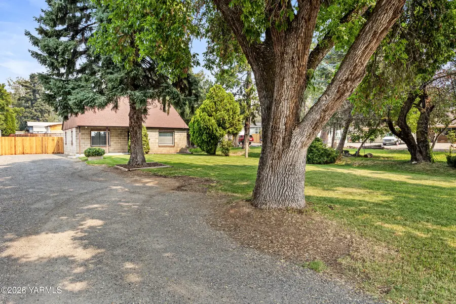 3805 W Tieton Dr, Yakima, WA 98902 - #2