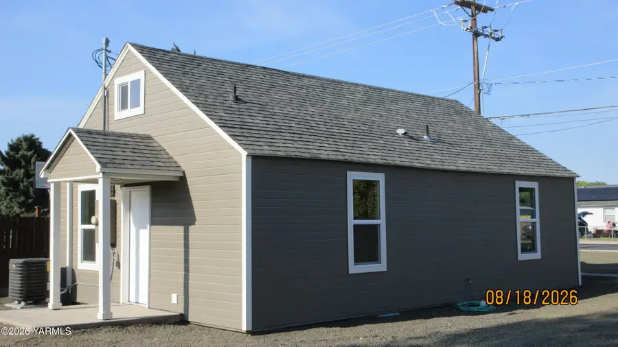 1915 S 3rd Ave, Union Gap, WA 98903 - #2