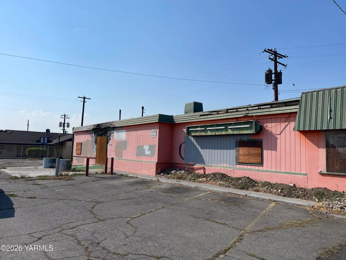 1026 N 1st St, Yakima, WA 98901 - #1
