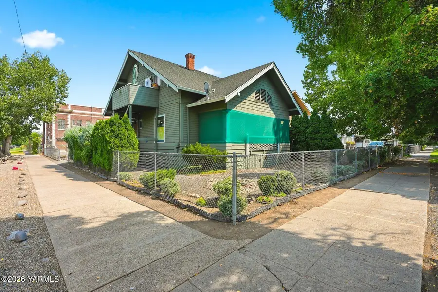 301 S 3rd St, Yakima, WA 98901 - #3