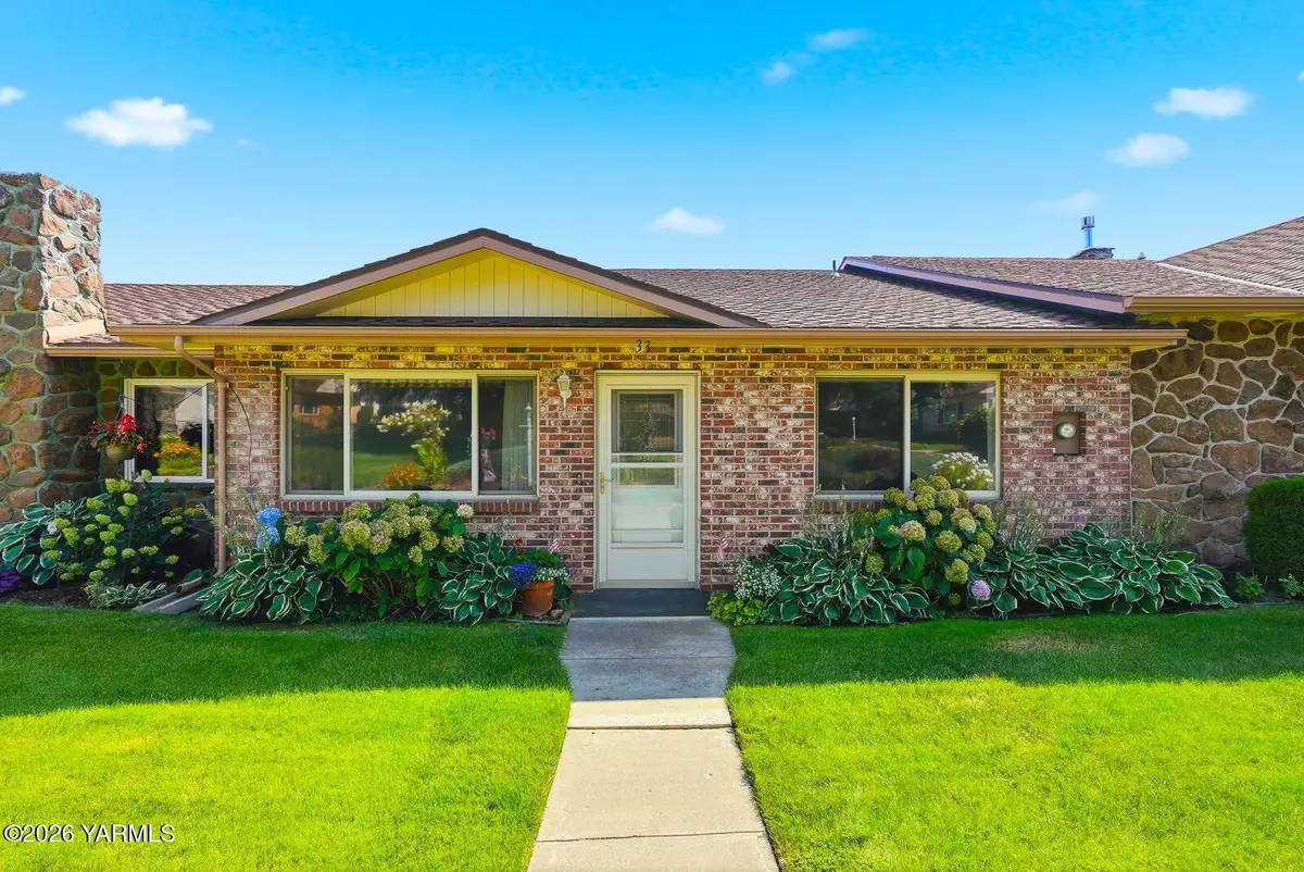 215 N 56th Ave #33, Yakima, WA 98908 - #1