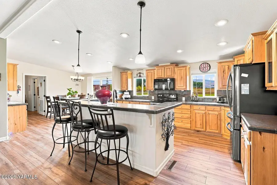 6730 N Wenas Rd, Selah, WA 98942 - #3