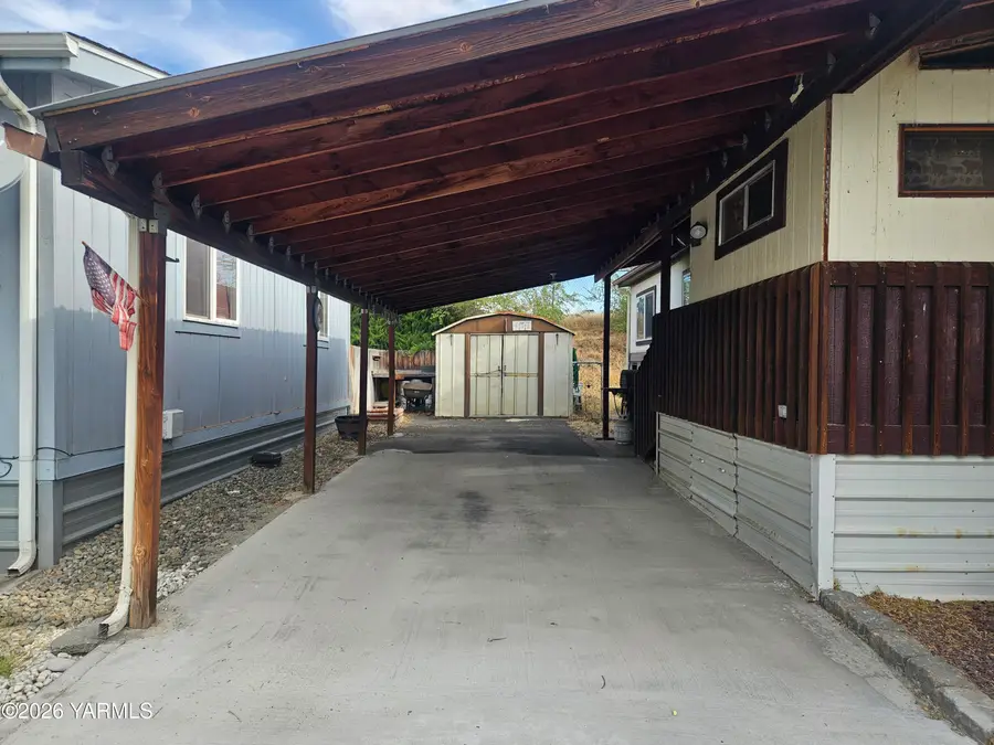 1130 N Wenas Rd #6, Selah, WA 98942 - #3