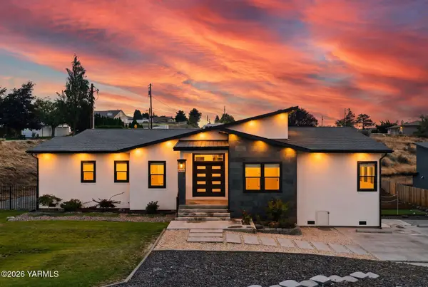 8300 Viewcrest Way, Yakima, WA 98908