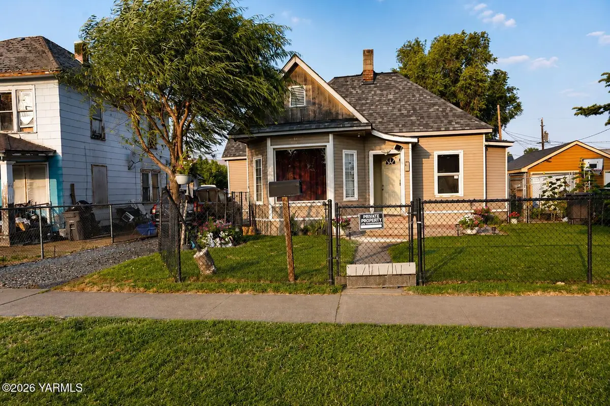707 N 3rd St, Yakima, WA 98901 - #1