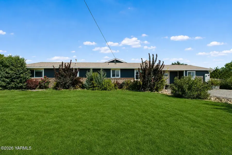 121 Shaw Rd, Selah, WA 98942 - #3