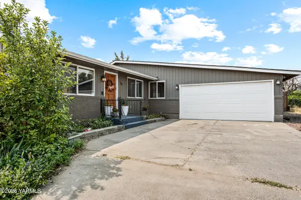 70 Herlou Dr, Selah, WA 98942
