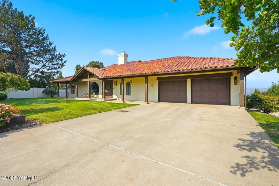 530 Brown Ln, Selah, WA 98942 - #2