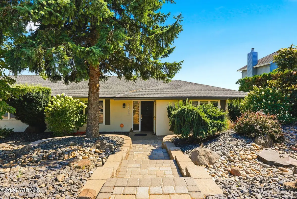 4204 Scenic Dr, Yakima, WA 98908 - #1