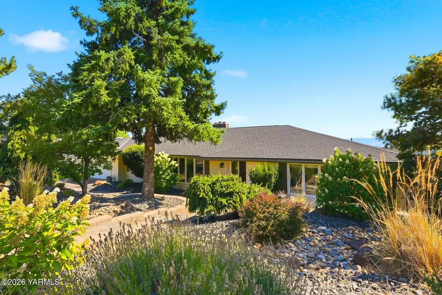 4204 Scenic Dr, Yakima, WA 98908 - #2
