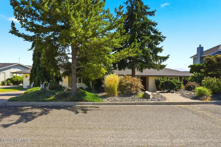4204 Scenic Dr, Yakima, WA 98908 - #3