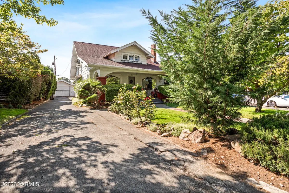 104 N 26th Ave, Yakima, WA 98902 - #1