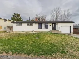 705 W Concord Ave, Grandview, WA 98930 - #1