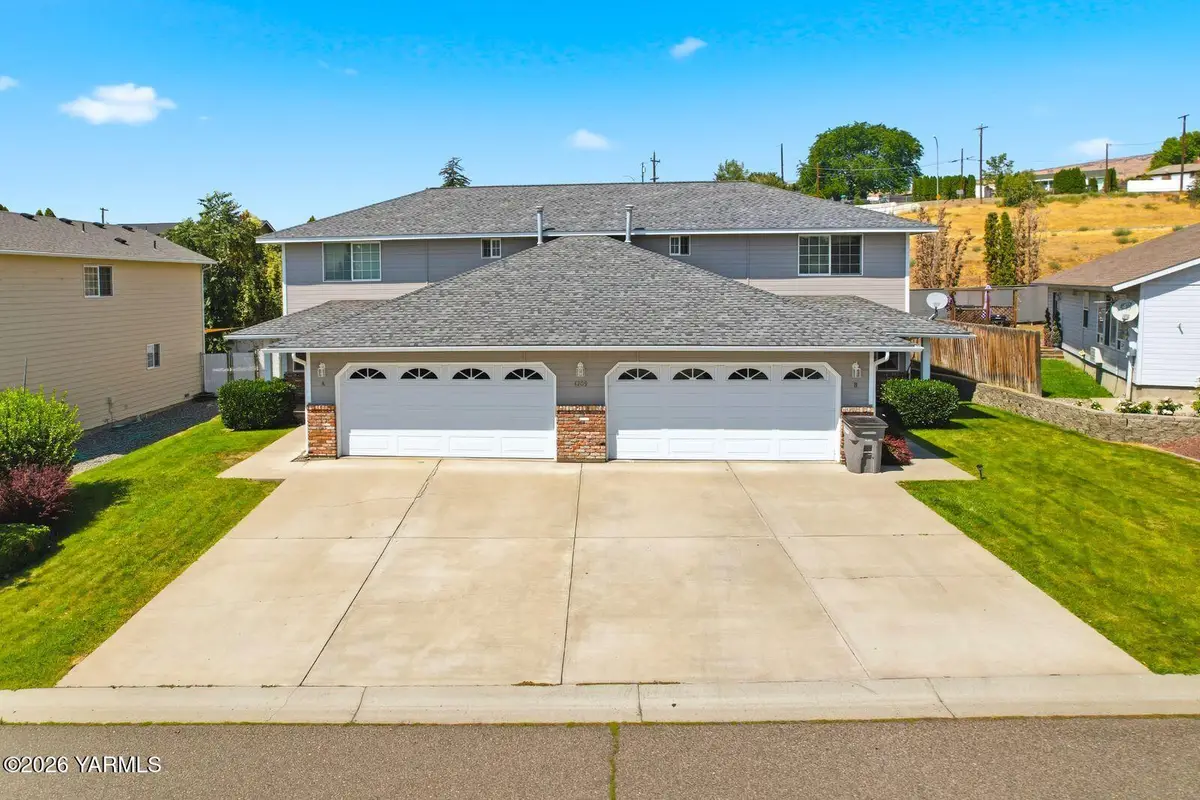 4209 Nola Loop Rd, Yakima, WA 98901 - #1