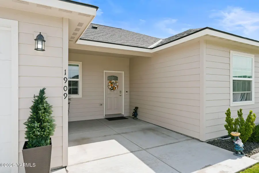 1909 S 61st Ave, Yakima, WA 98903 - #2