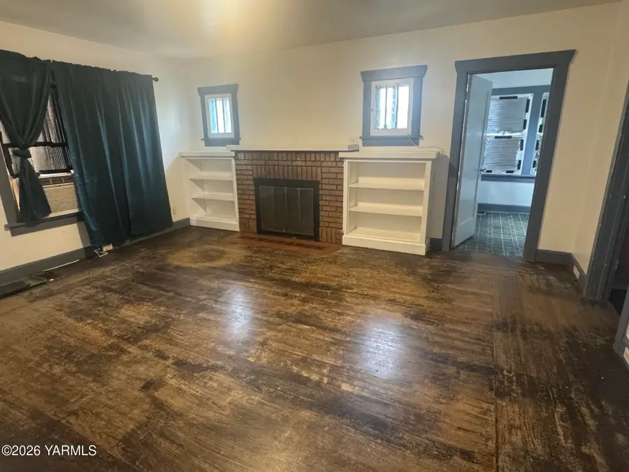 913 S 3rd Ave, Yakima, WA 98908 - #2