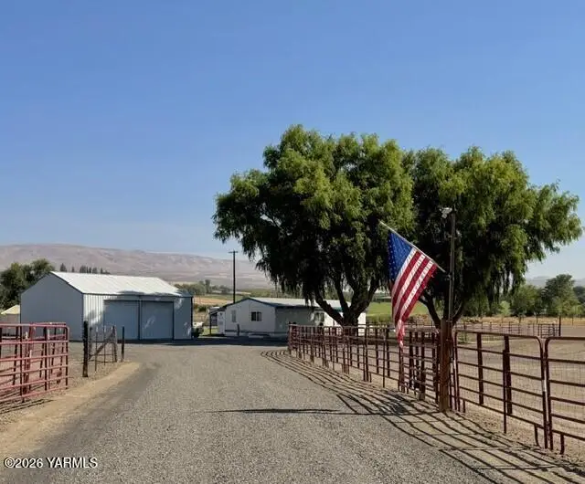 3501 Desmarais, Moxee, WA 98936 - #1