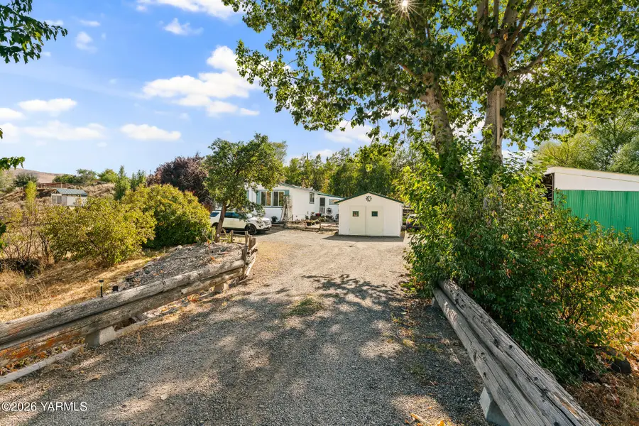 11 W Slavin, Yakima, WA 98903 - #3