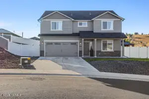 12 S 12 Street Loop, Selah, WA 98942