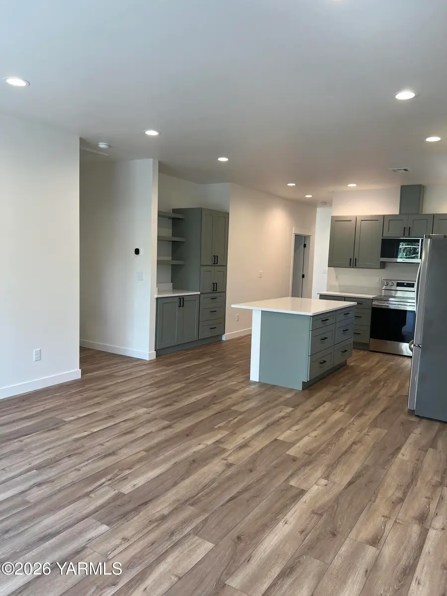 903 Verde, Selah, WA 98942 - #3
