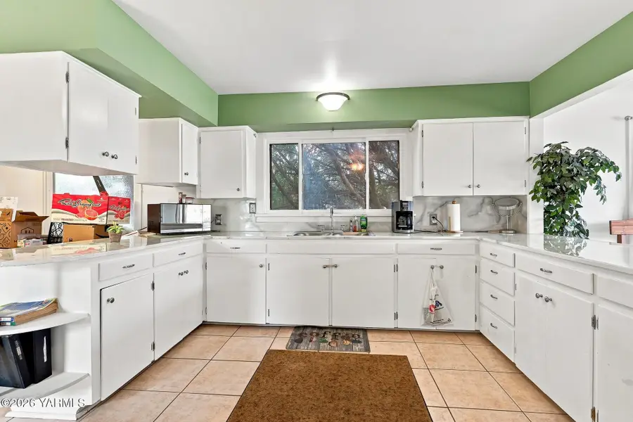 4210 Terrace Heights, Yakima, WA 98901 - #2