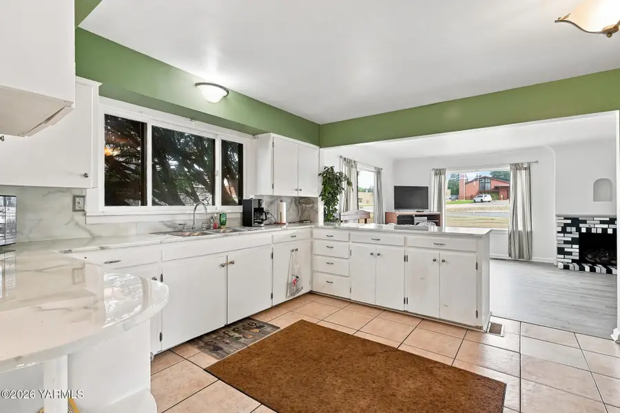 4210 Terrace Heights, Yakima, WA 98901 - #3