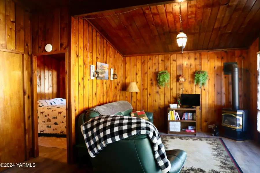 230 Pine Cliffs, Naches, WA 98937 - #3