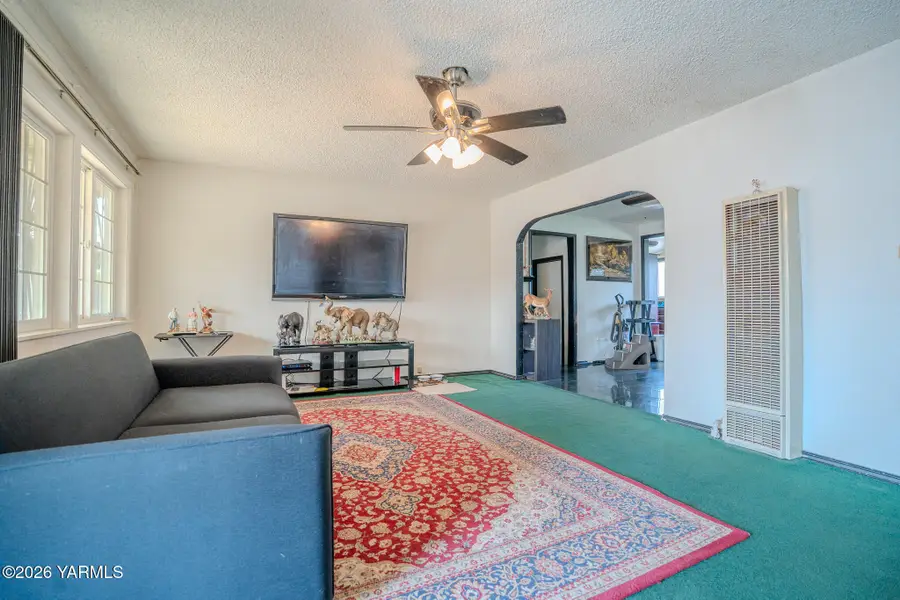 1502 Sunnyside Mabton, Sunnyside, WA 98944 - #3