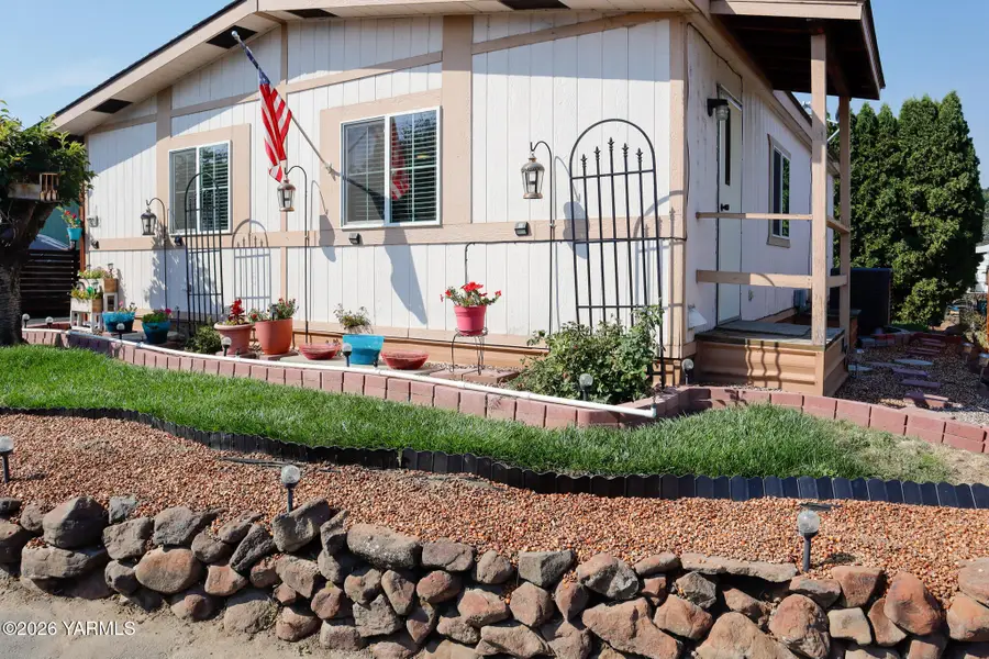 802 N 40th Ave #42, Yakima, WA 98908 - #2