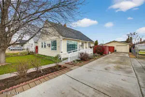 702 S 12th St, Sunnyside, WA 98944 - #2