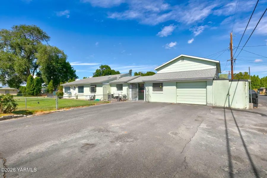 207 W Court, Union Gap, WA 98903 - #2
