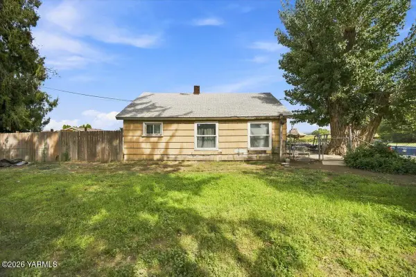 703 N 5th, Grandview, WA 98930