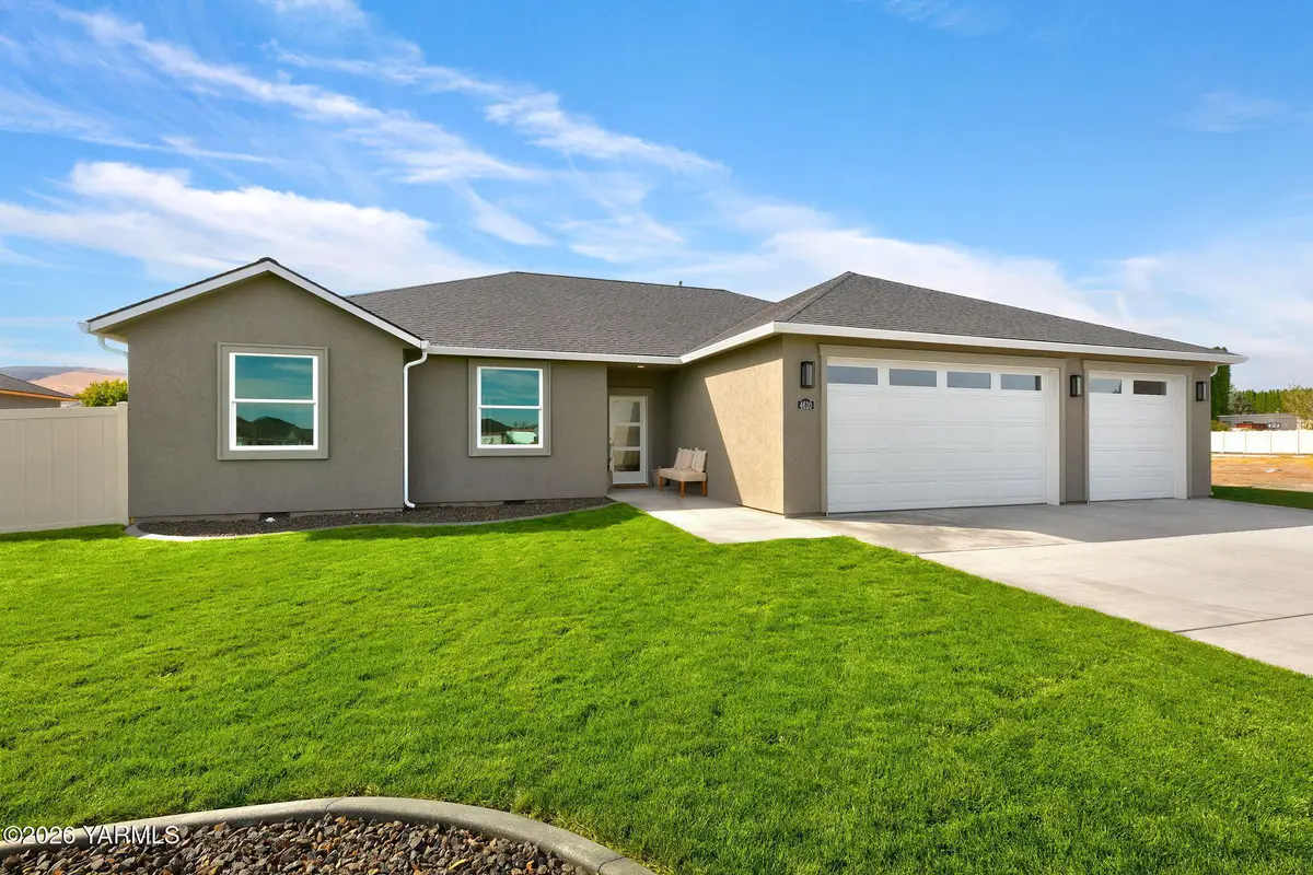 4610 W Oak, Yakima, WA 98903 - #1
