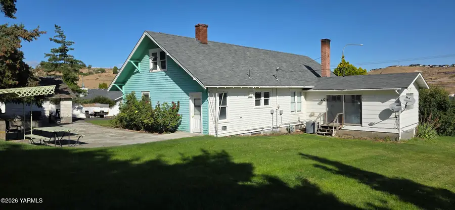 1304 W Fremont, Selah, WA 98942 - #2