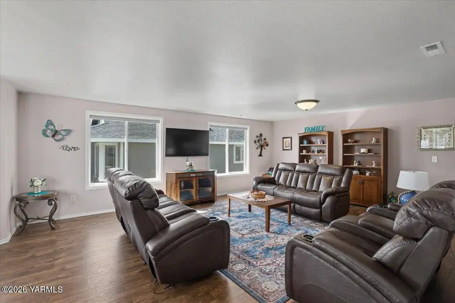 506 Clark, Moxee, WA 98936 - #2