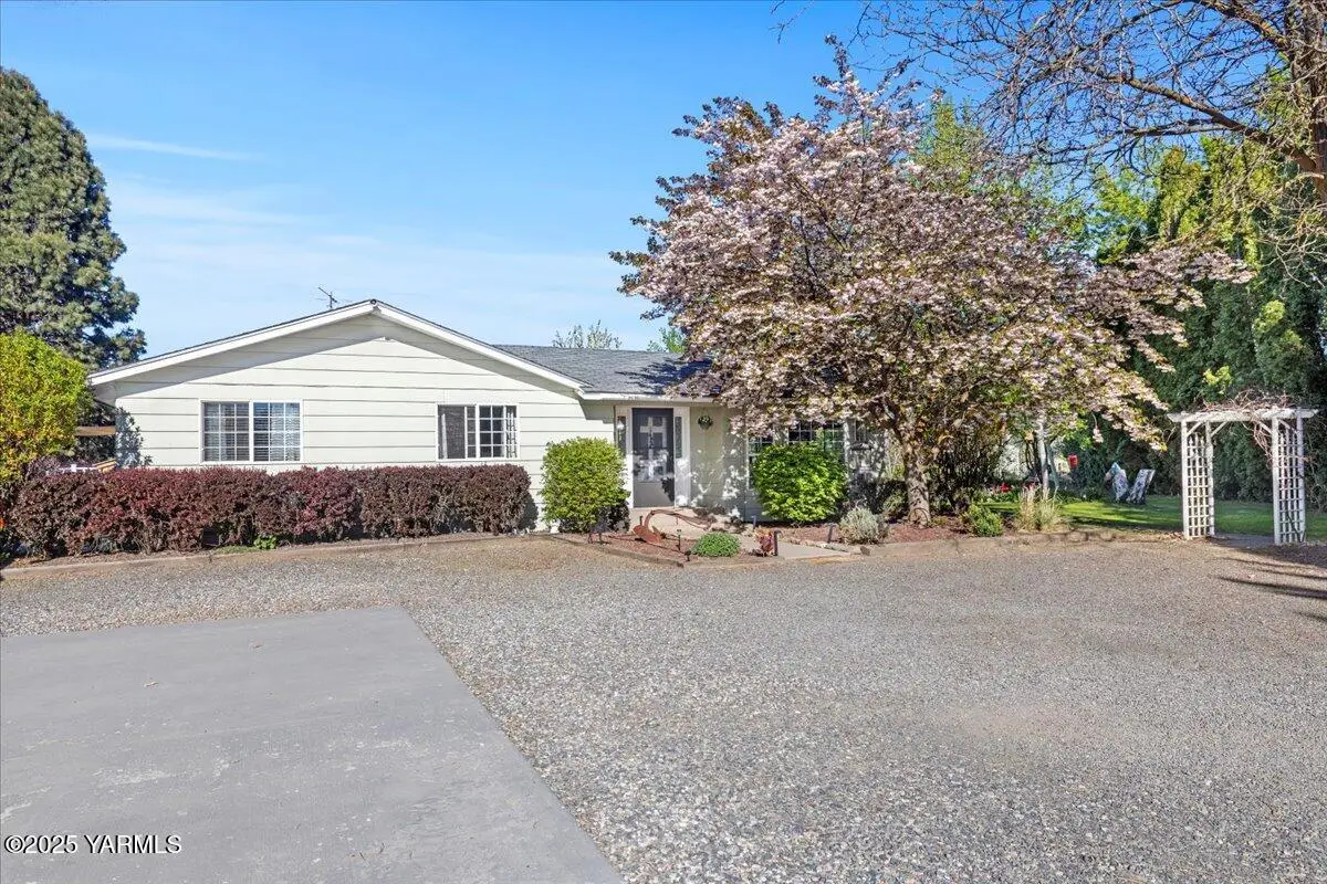 10401 N 1739 Pr Nw, Grandview, WA 98930 - #1