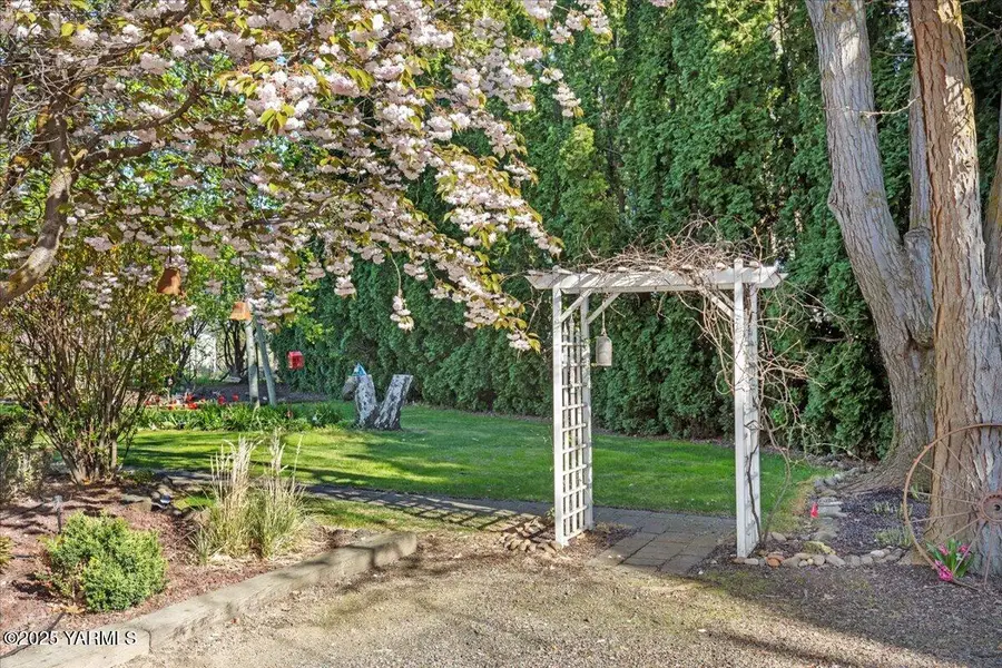 10401 N 1739 Pr Nw, Grandview, WA 98930 - #2