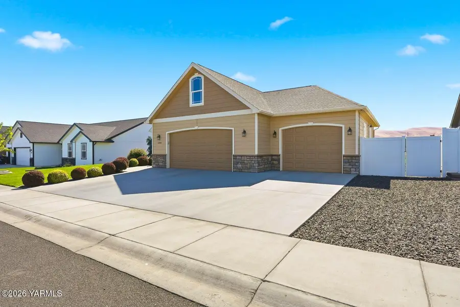5904 Crestfields, Yakima, WA 98903 - #3