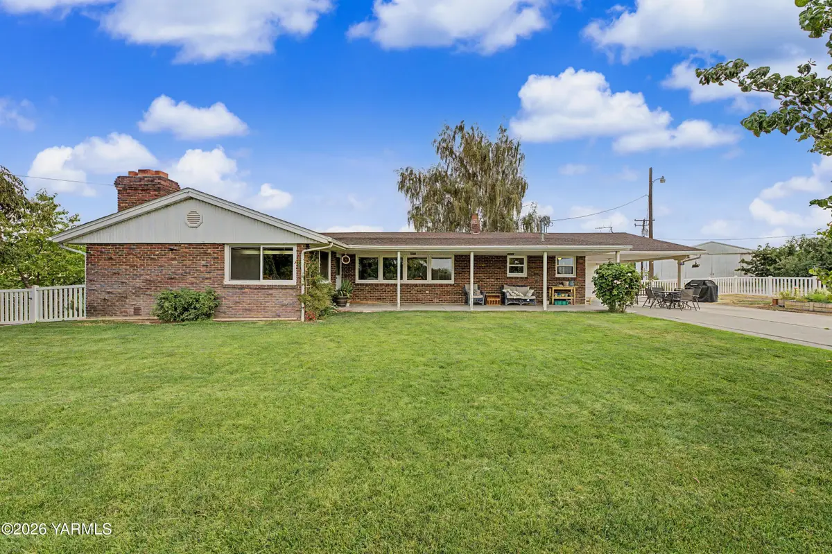 1001 Lamb, Zillah, WA 98953 - #1