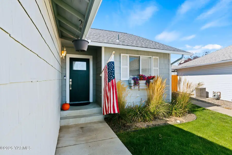 349 S 76th, Yakima, WA 98908 - #2