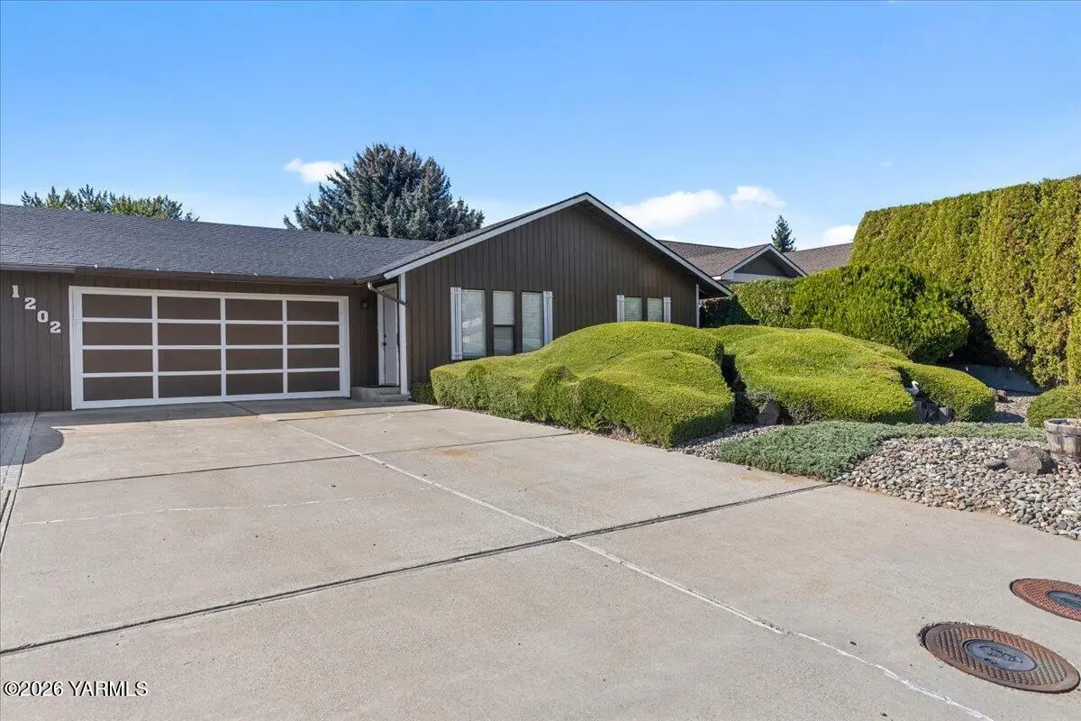 1202 S 39th, Yakima, WA 98902 - #1