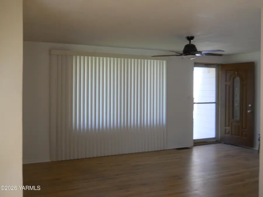 1310 Heffron, Sunnyside, WA 98944 - #3