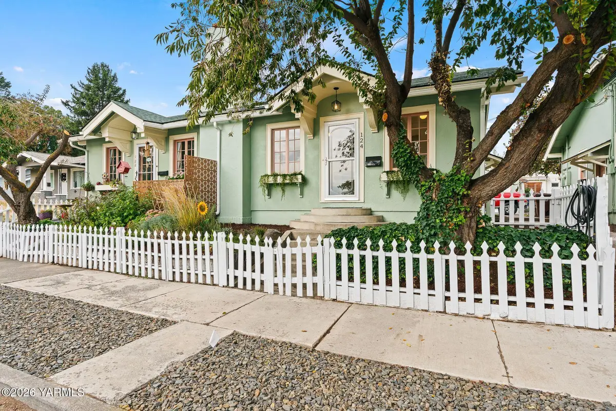124 N 18th, Yakima, WA 98902 - #1